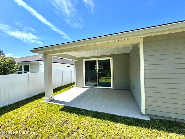 Building Photo - 68 Spruce Hl Pt