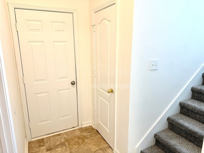 Building Photo - 49 Anna Way