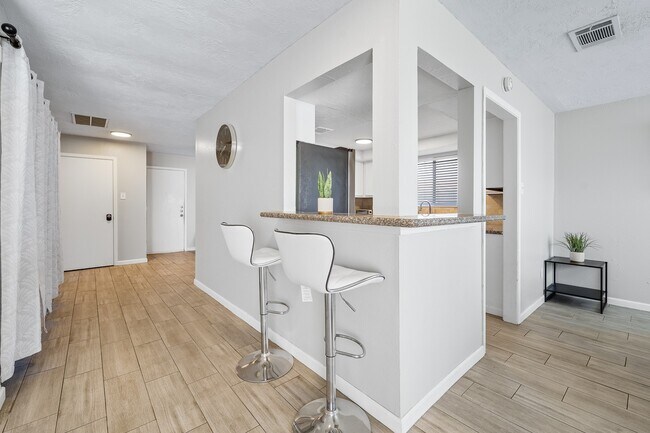 Building Photo - 9907 Towne Tower Ln