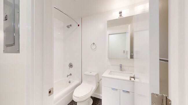 Building Photo - 756 Page St