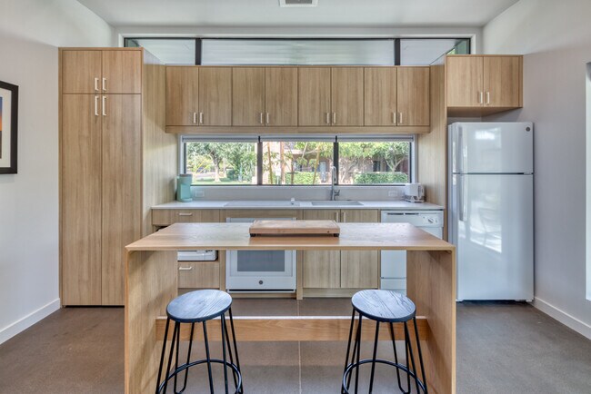 Building Photo - 4714 N 14th Ave