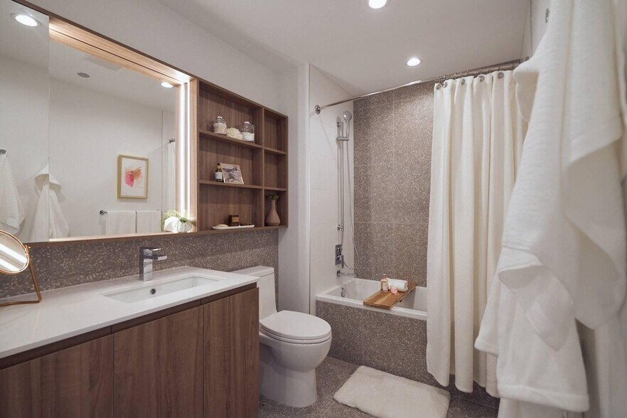 Building Photo - 360 W Illinois St