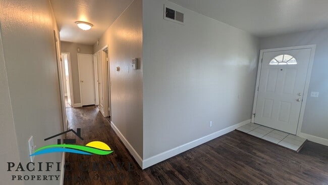 Building Photo - Updated Three Bedroom