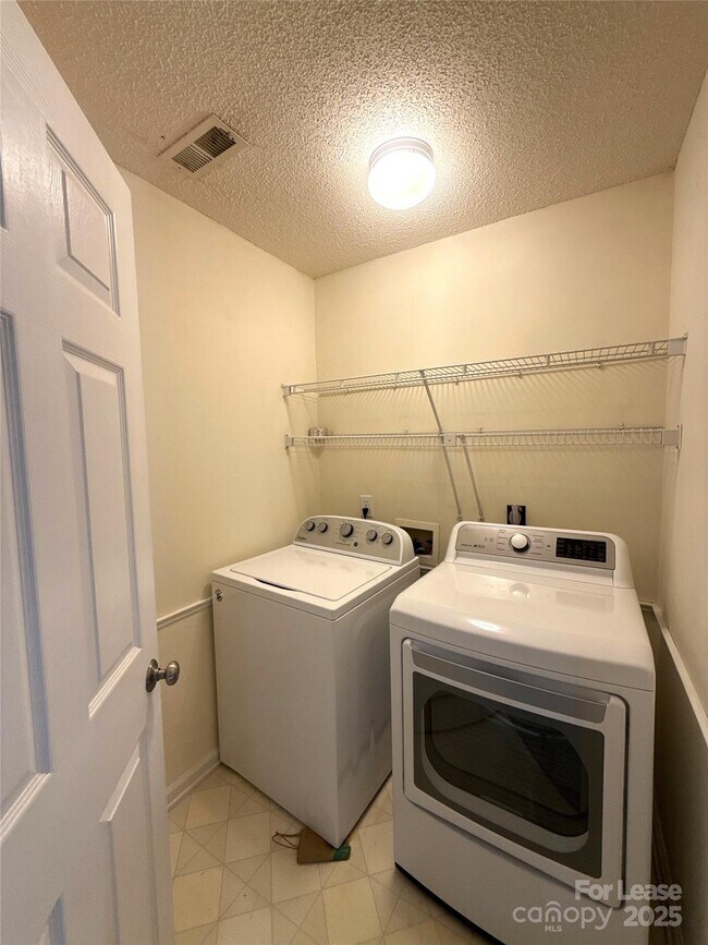 Building Photo - 6518 Harburn Forest Dr