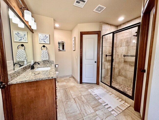 Building Photo - 3 bed, 2 bath home in Moore - Move in Deposit-Free! (If Qualified)