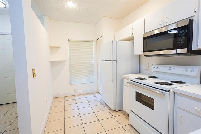 Building Photo - 8545 Hunters Key Cir