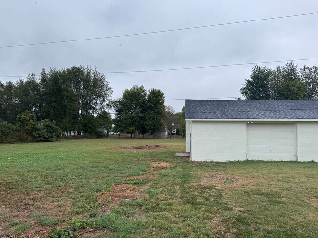 Building Photo - 3375 Pembroke Rd