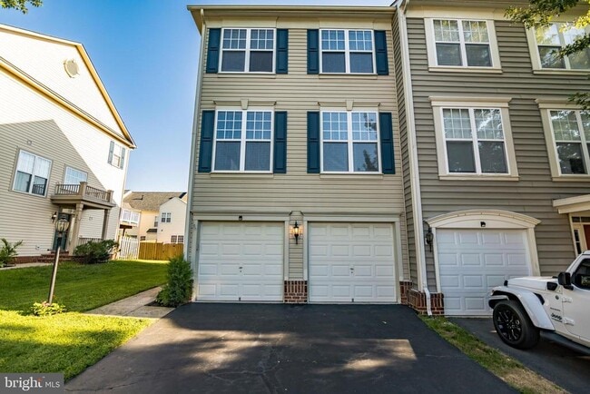 Building Photo - 9240 Cascade Falls Dr