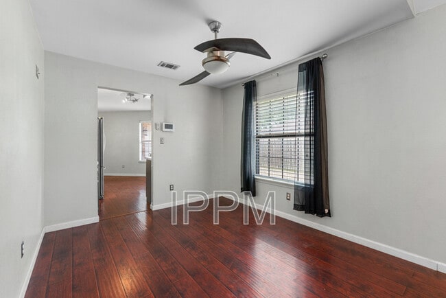 Building Photo - 5233 Clearview Dr