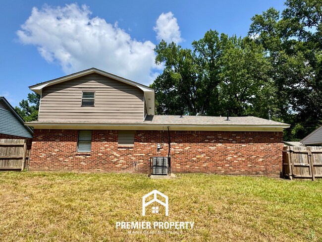 Building Photo - 3BR/2BA Memphis Rental with Hardwood Floors & Open Kitchen Layout