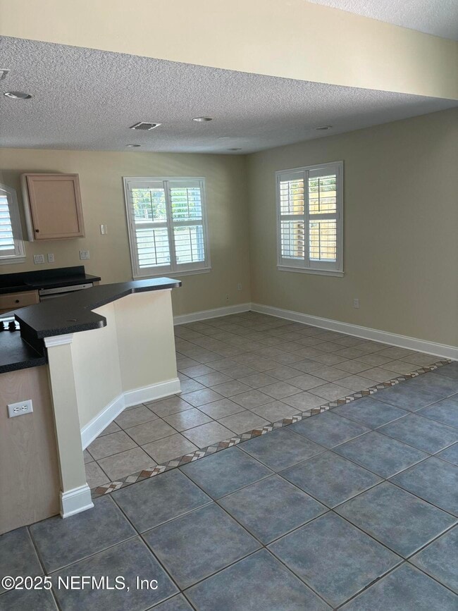 Building Photo - 1815 Kings Ct