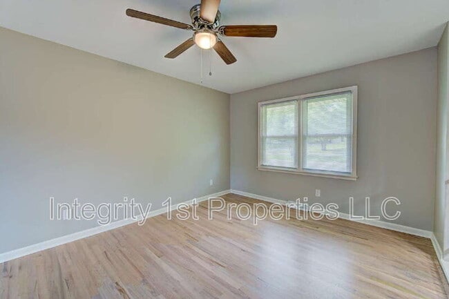 Building Photo - 6910 NW Belvidere Pkwy