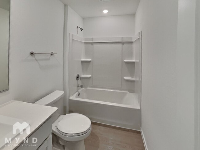 Building Photo - 217 Poplar Pl