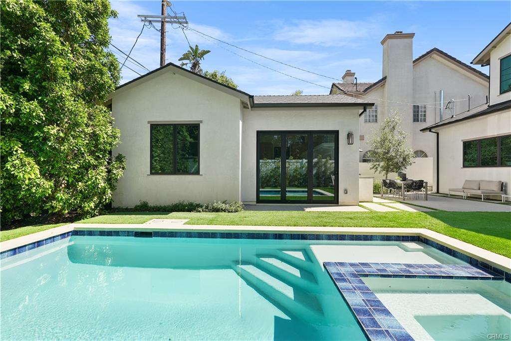 Building Photo - 4634 Vesper Ave