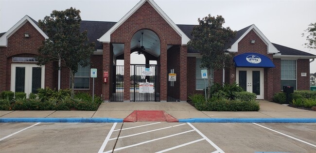 Building Photo - 2702 Golden Hills Ct