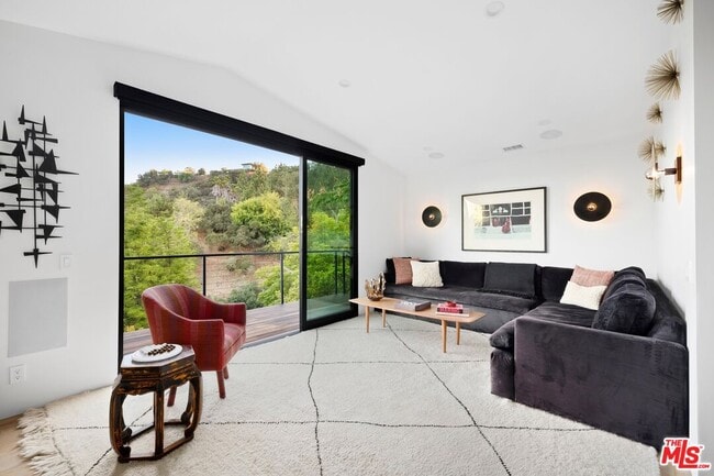 Building Photo - 2652 Byron Pl