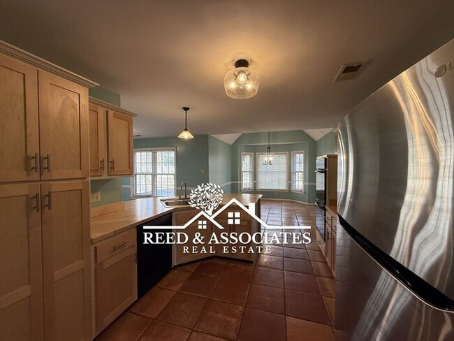 Building Photo - Spacious: 4 Bedroom in Cordova!