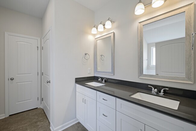 Building Photo - 8850 Snelling Dr