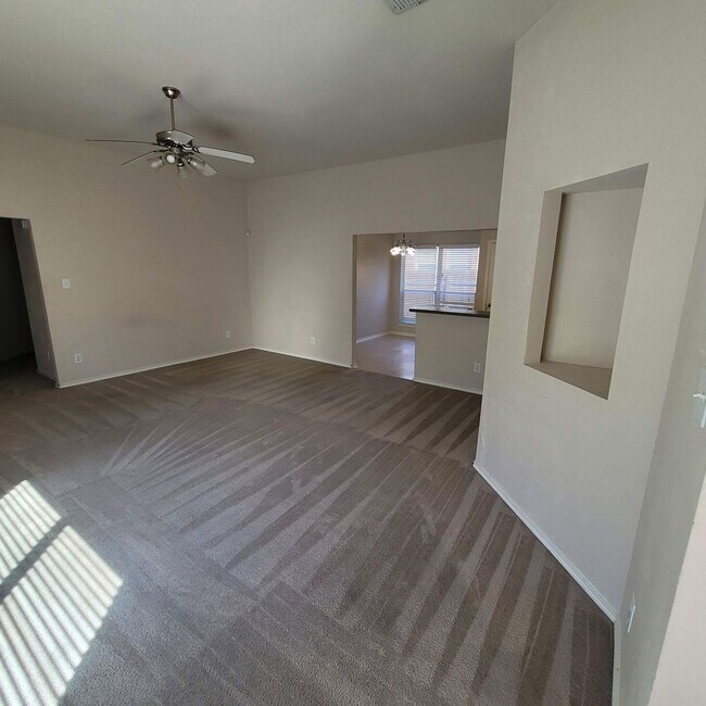 Building Photo - Clean North East Home - O'Conner & IH35