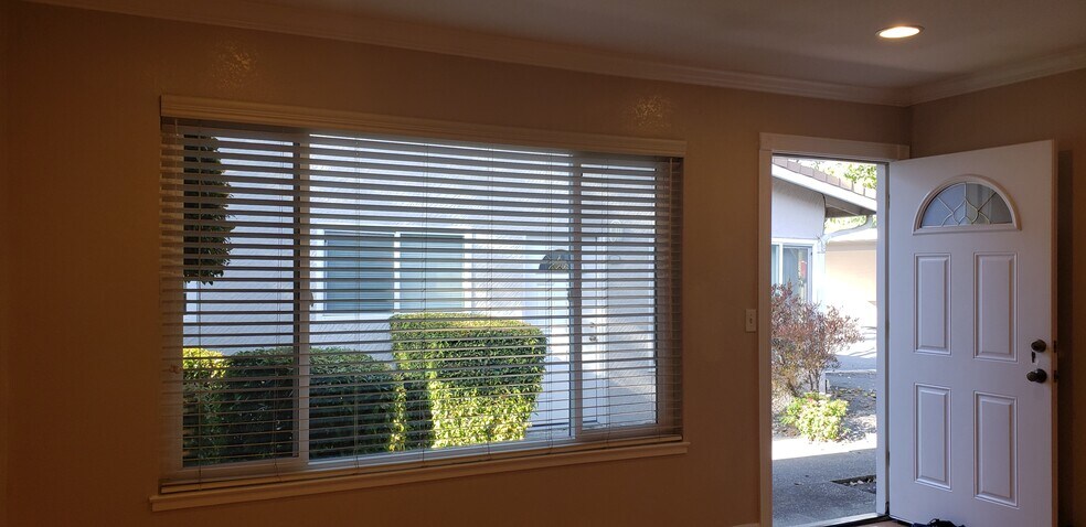 Building Photo - Monte Sierra Apartments