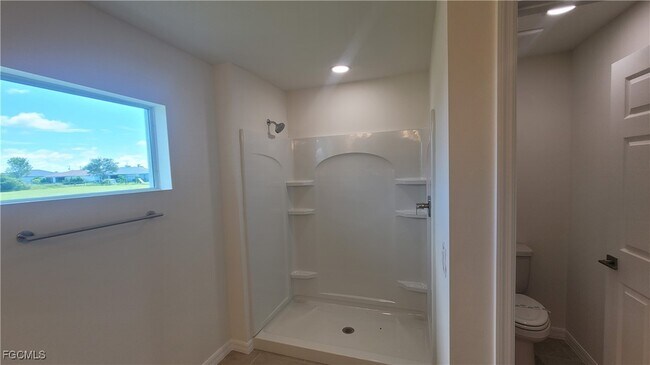 Building Photo - 4016 NE 12th Ct