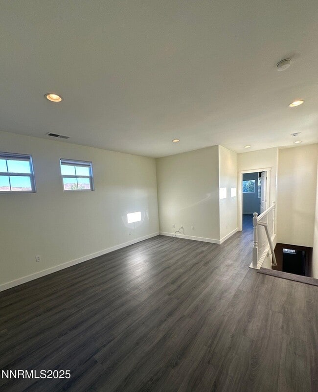 Building Photo - 1279 Par Three Dr