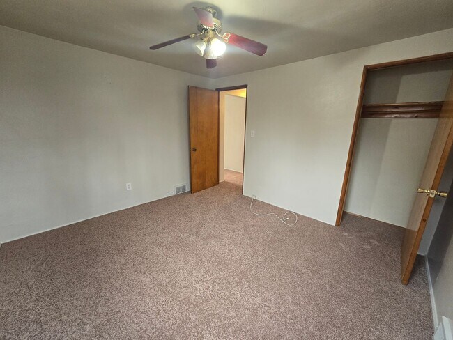 Building Photo - 3 Bedroom 2 Bathroom House - Penn Hills School District - AVAILABLE NOW