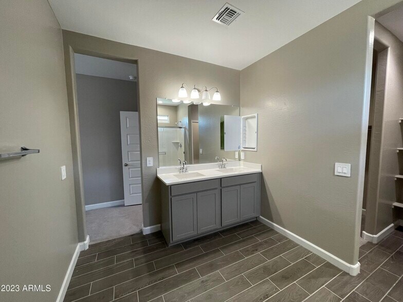 Building Photo - 12013 W Levi Dr