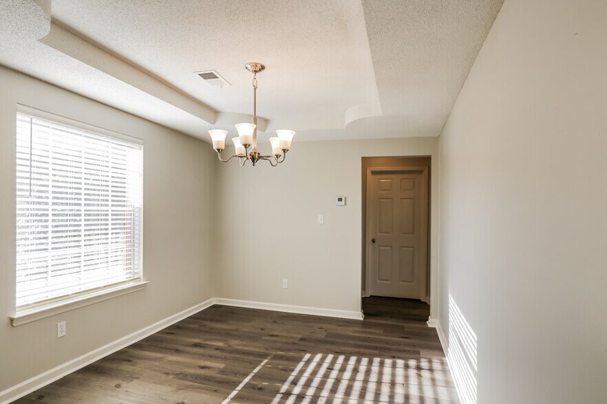 Building Photo - 7772 Bramble Ln