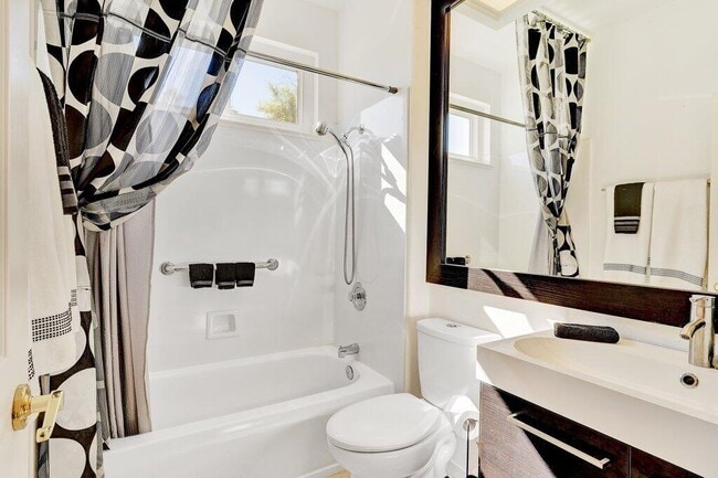 Building Photo - 38635 Orangecrest Rd