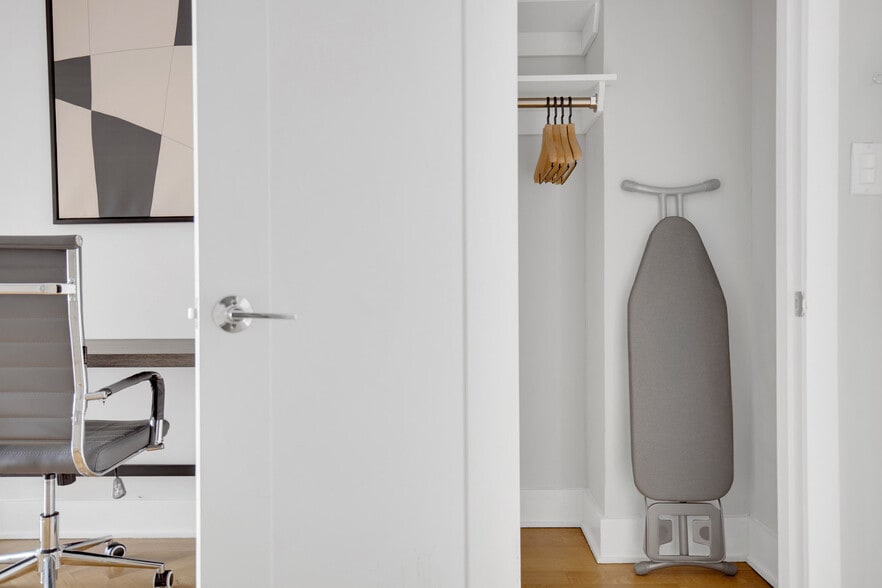 Building Photo - 30 Park Ave