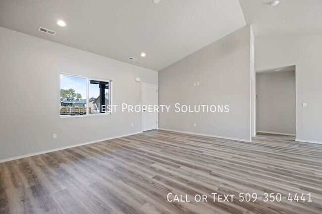 Building Photo - 913 N Washington St