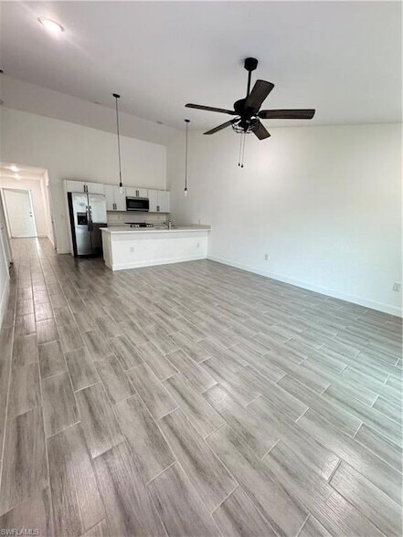 Building Photo - 851 Bedford Dr