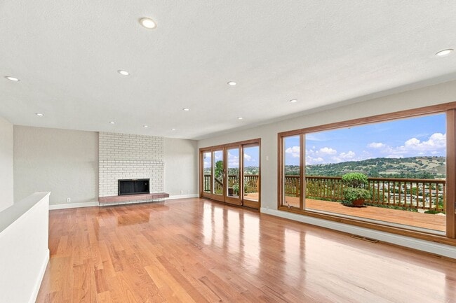 Building Photo - Million Dollar Views! Available Now!