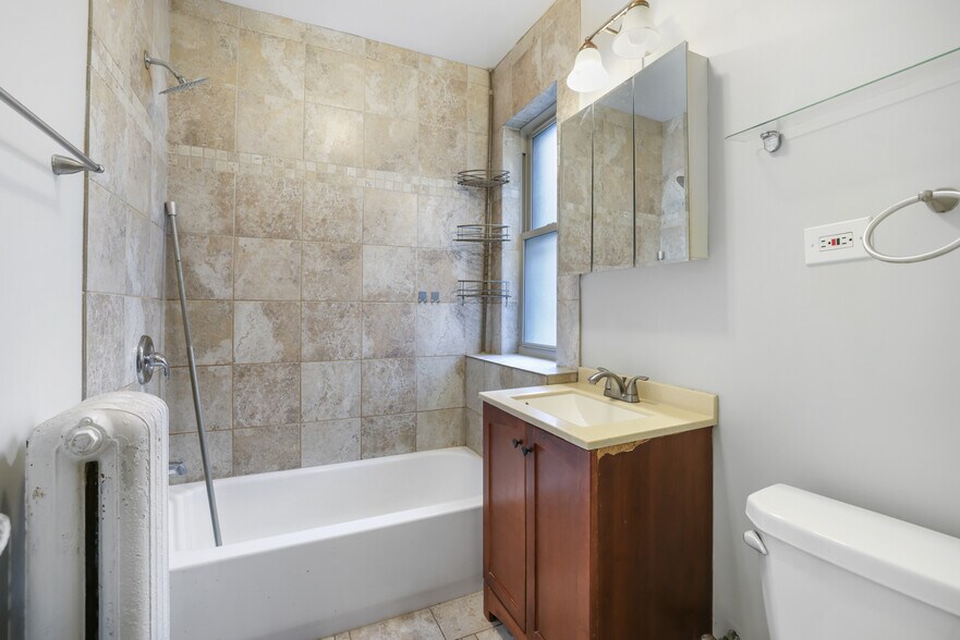 Building Photo - 5020 N Harding Ave