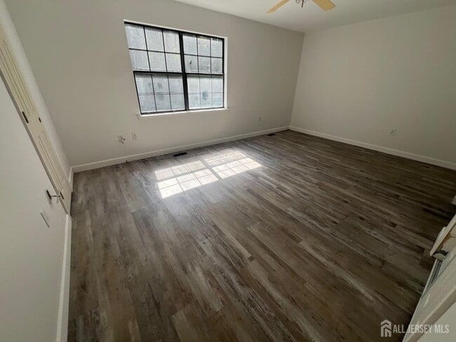 Building Photo - 127 Aspen Dr