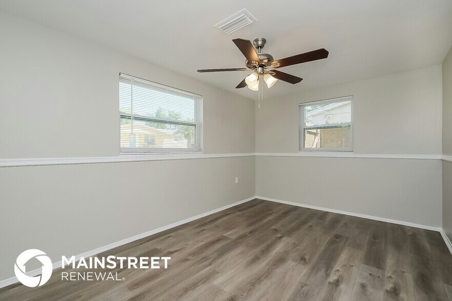 Building Photo - 5040 Valimor Dr