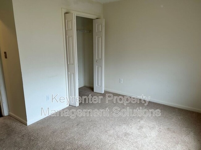 Building Photo - 2055 Hampton Dr