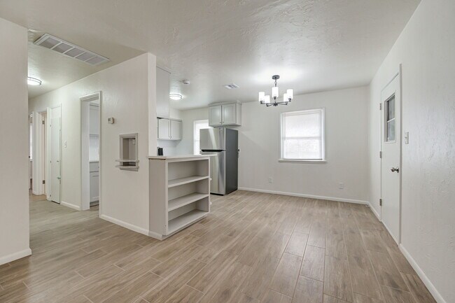 Building Photo - 4704 SE 18th St