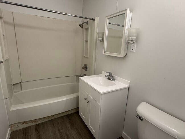 Building Photo - 4624 Cheyenne Ave