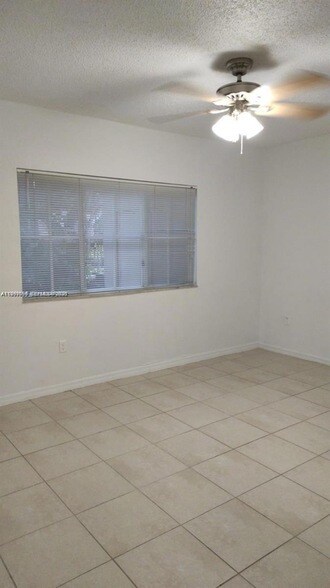 Building Photo - 2430 Centergate Dr