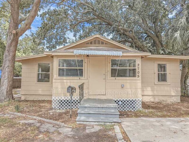 Building Photo - 2705 4th St S