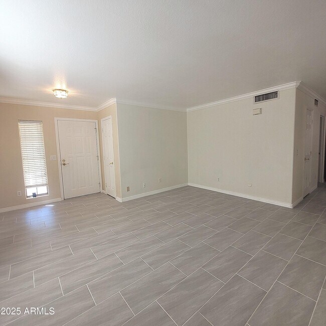 Building Photo - 2210 E Paraiso Dr