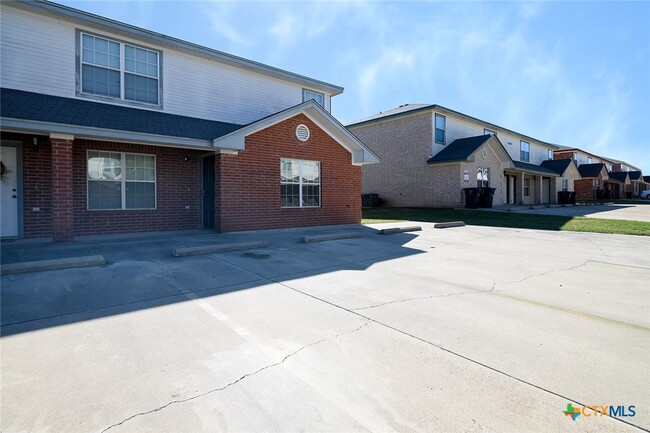 Building Photo - 1500 Bacon Ranch Rd