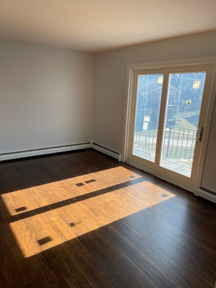 Building Photo - 830 Garrett Ln