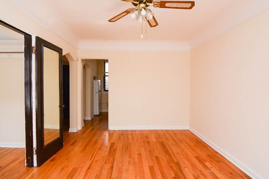 Building Photo - 4211 N Wolcott Ave