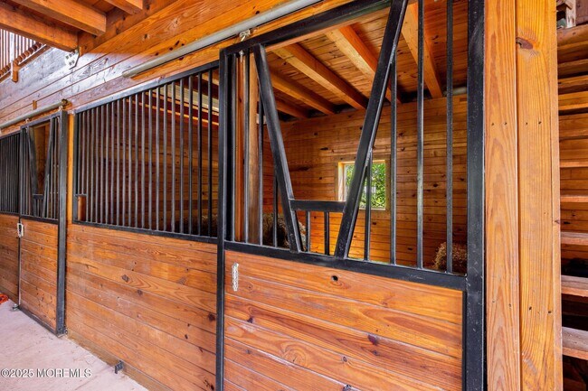 Building Photo - 13 Driftwood Ln