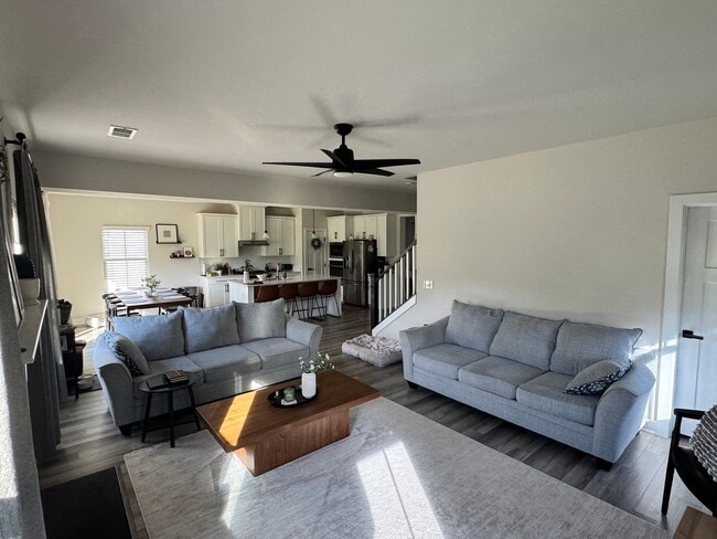 Building Photo - 107 Tonkawa Way