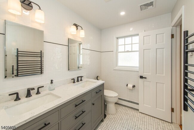 Building Photo - 237 Morris Ave