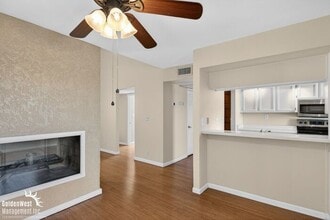Building Photo - Bright and Modern 1Bdm 1Ba Condo Near Downtown Scottsdale!